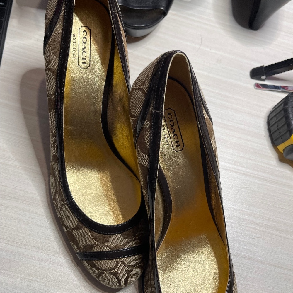 COACH LADIES HEELS SIZE 11